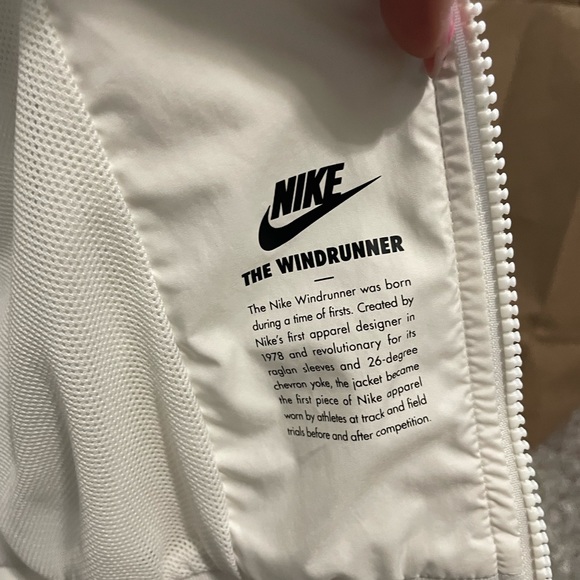 Nike Women’s Windrunner - White, Small - Picture 5 of 7